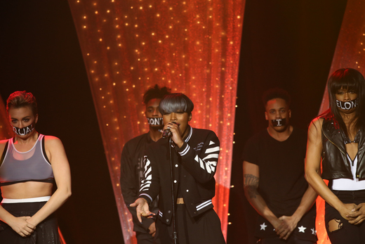 Keke Palmer Gets Kissy With A Chick Onstage Dej Loaf And Lil Durk Lock Lips For Bet’s 106